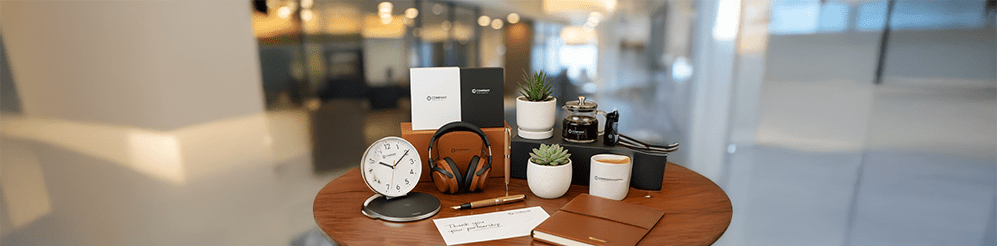 15 Amazing & Unique Corporate Gifts That Will Master Your Business Relationships 2 corporate gifts with logo in Oman by Tamimah Digital